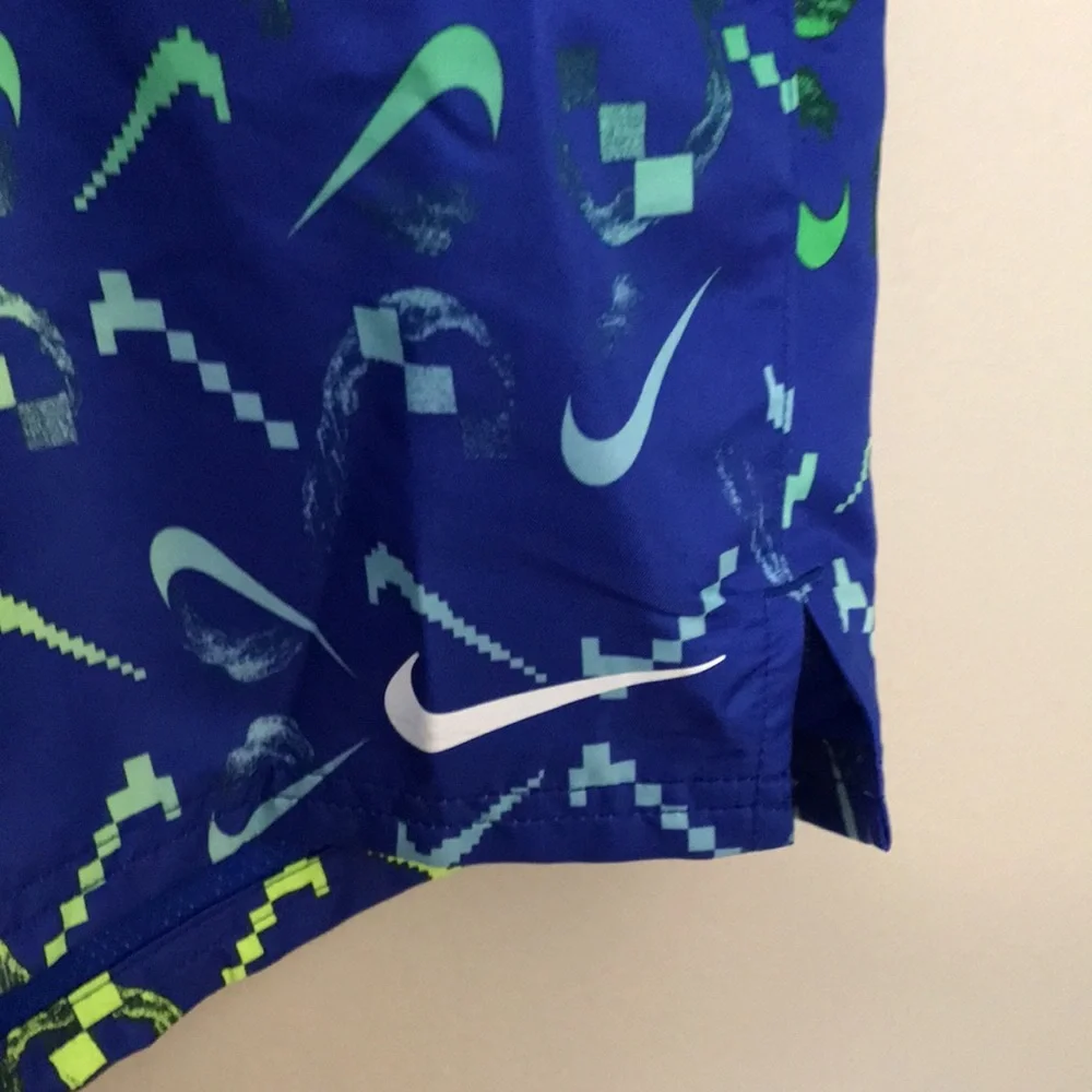 NEW Nike Digi Swoosh Ombre‎ 9